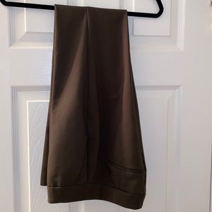 *LIKE NEW* Olive green, Express Columnist pant, slight flare at the bottom.